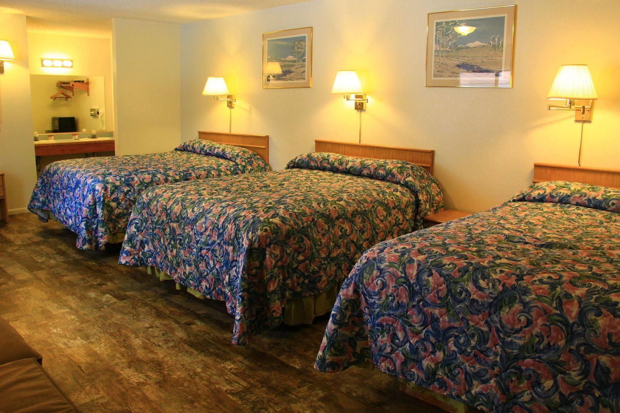 Sunrise Motor Inn Cody Εξωτερικό φωτογραφία